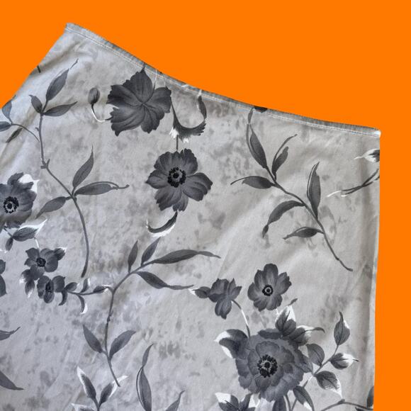 90's vintage gray whimsigoth floral maxi skirt SMALL MEDIUM - Picture 3 of 5